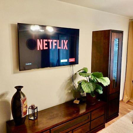 Yellow Apartment Airport Galeria Mokotow Netflix Varsovia Exterior foto