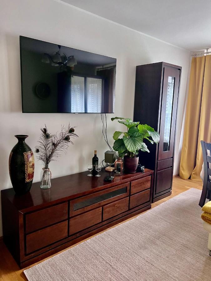 Yellow Apartment Airport Galeria Mokotow Netflix Varsovia Exterior foto