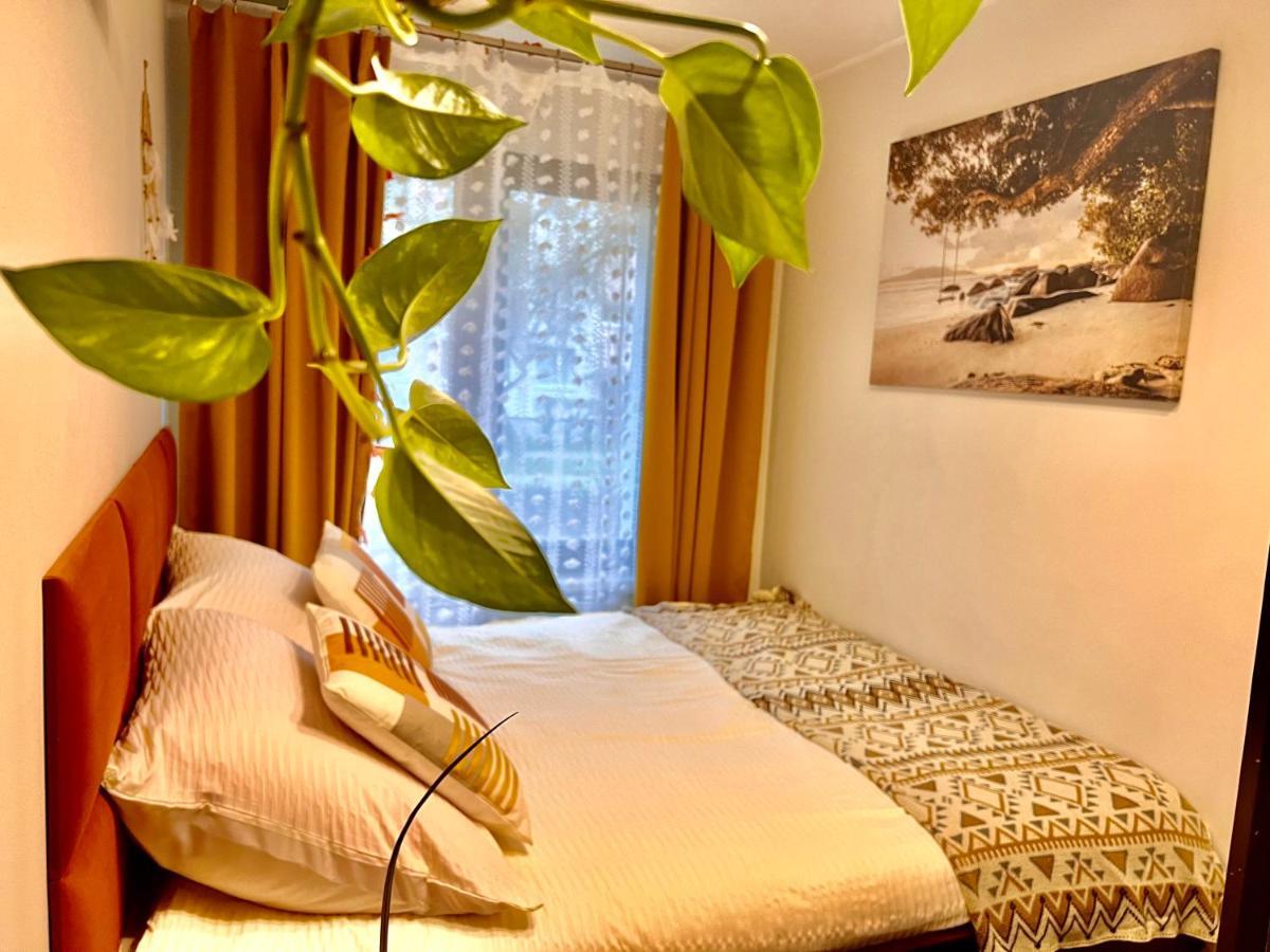 Yellow Apartment Airport Galeria Mokotow Netflix Varsovia Exterior foto